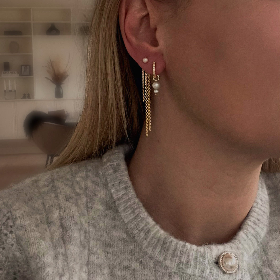 Individual med to ferskvandsperler charm i 18k guldbelagt sølv