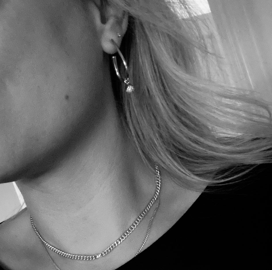 Infinity halskæde i sølv med brillantslebet diamant