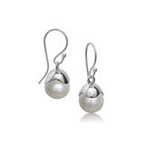 Glory örhängen i silver med sötvattenspärla