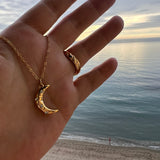 Titania halsband med hammarliknande hänge