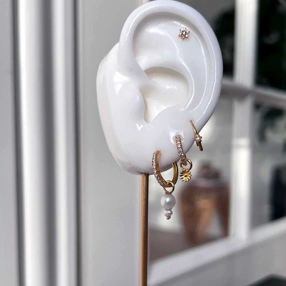 Individual blomst charm i sølv 
