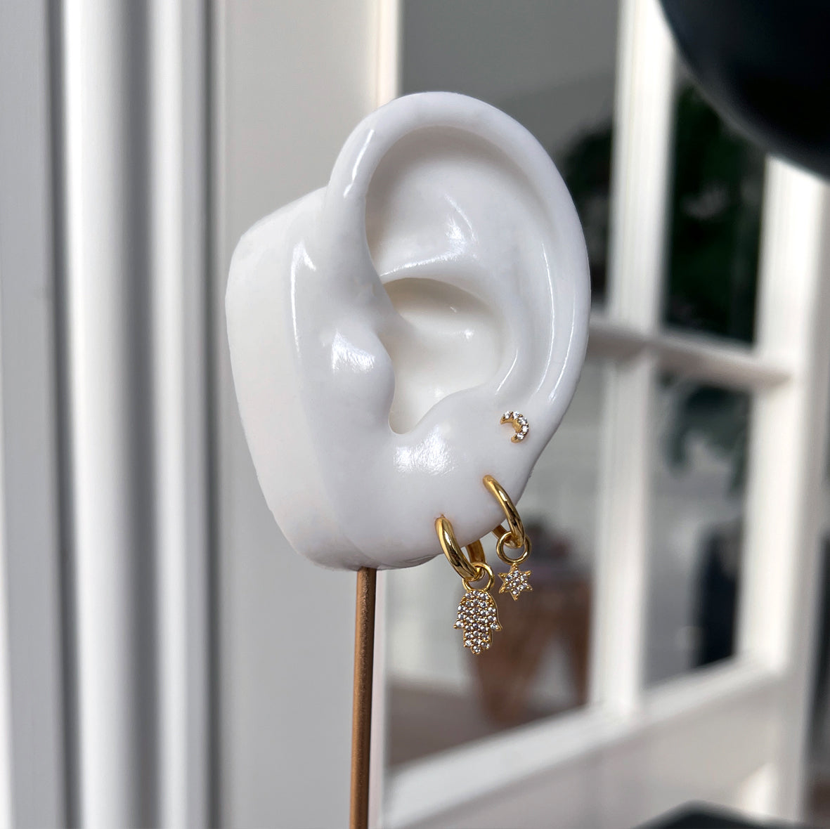 Individual Hamsa charm i 18 karat guldbelagt sølv med zirkonia