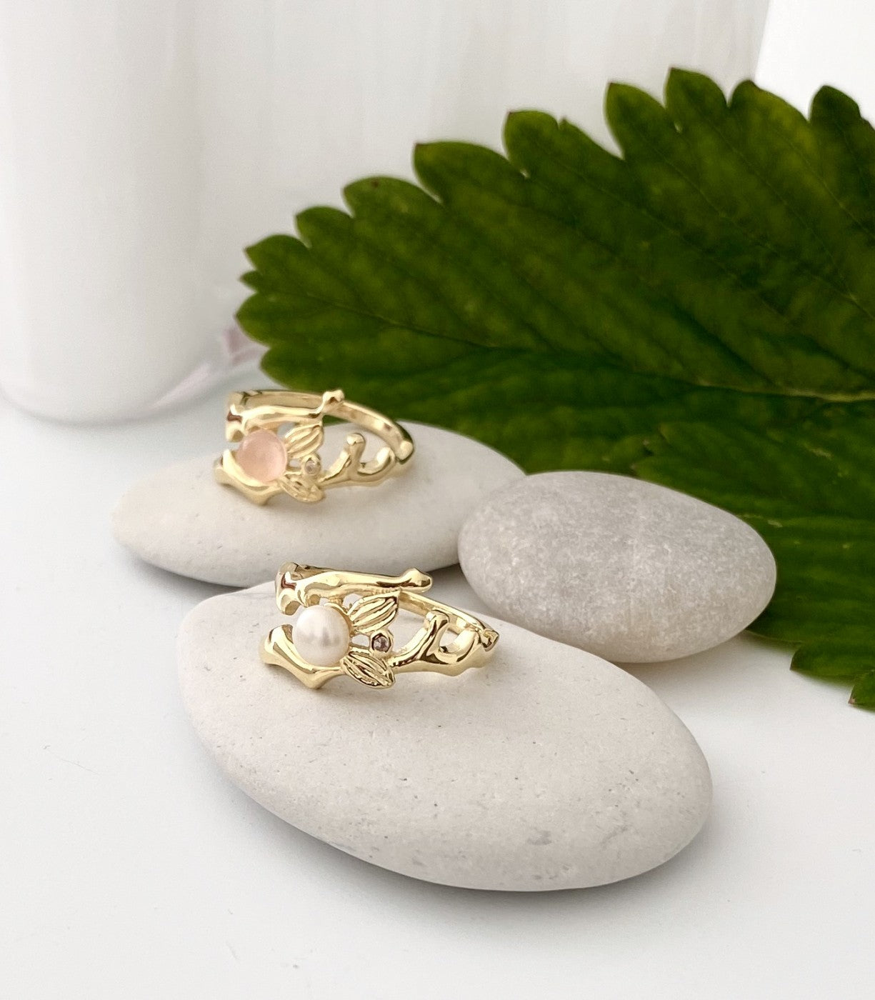 Fairytale ring i 18 karat guldbelagt sølv med aqua kalcedon og hvid topas